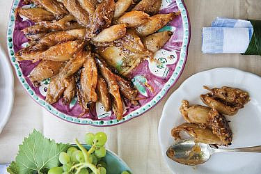 בצלים ממולאים ברוטב לימון וסילאן של רועי ענתבי | צילום: דניאל לילה, סטיילינג: עמית פרבר