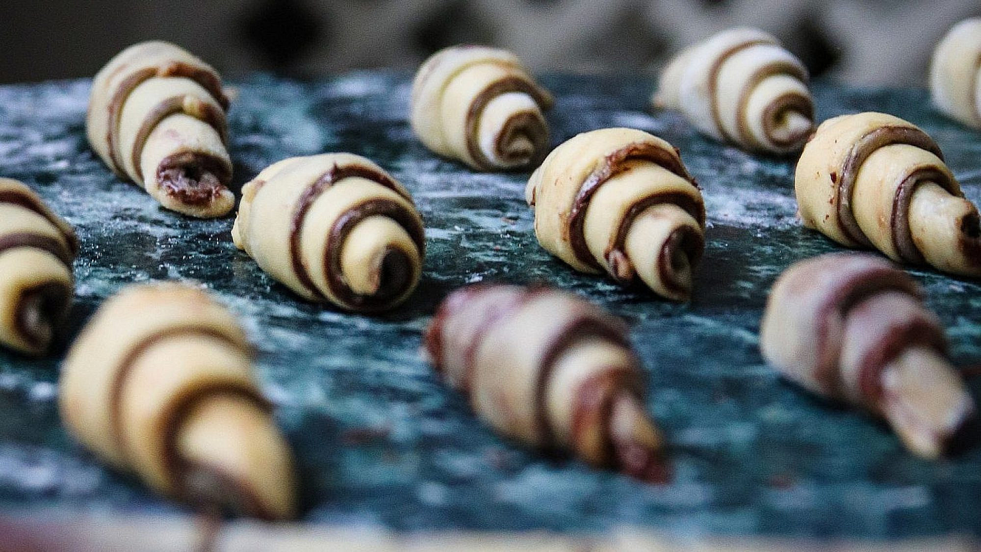 רוגלך של שף־קונדיטור שי גולן, מתוך "על החיים ועל האוכל" מאת עדי שילון | צילום: יוסף סוויד