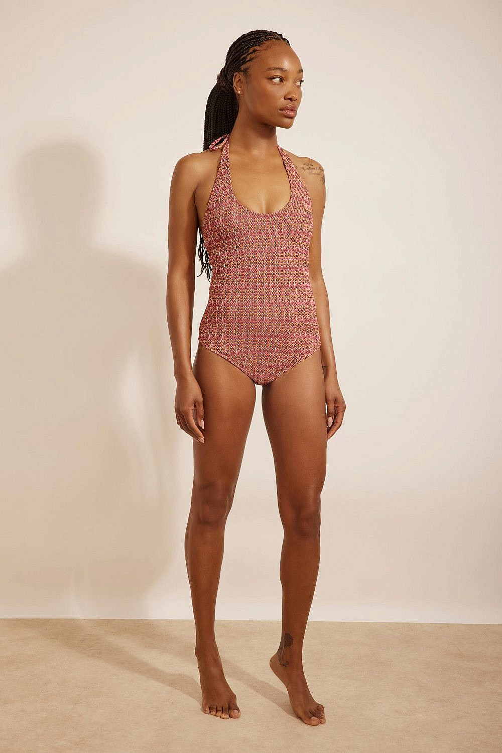 בגד ים עם דוגמה ואלמנט קשירה על טהרת הבוהו של ZOHARA. מחיר 529 ש&quot;ח |צילום: שי פרנקו