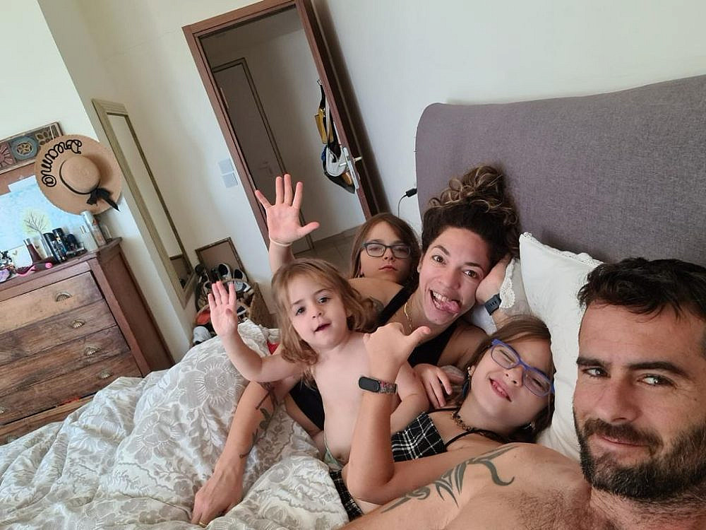 ליאור ועדי שני עם שלוש בנותיהן | צילום: באדיבות המשפחה