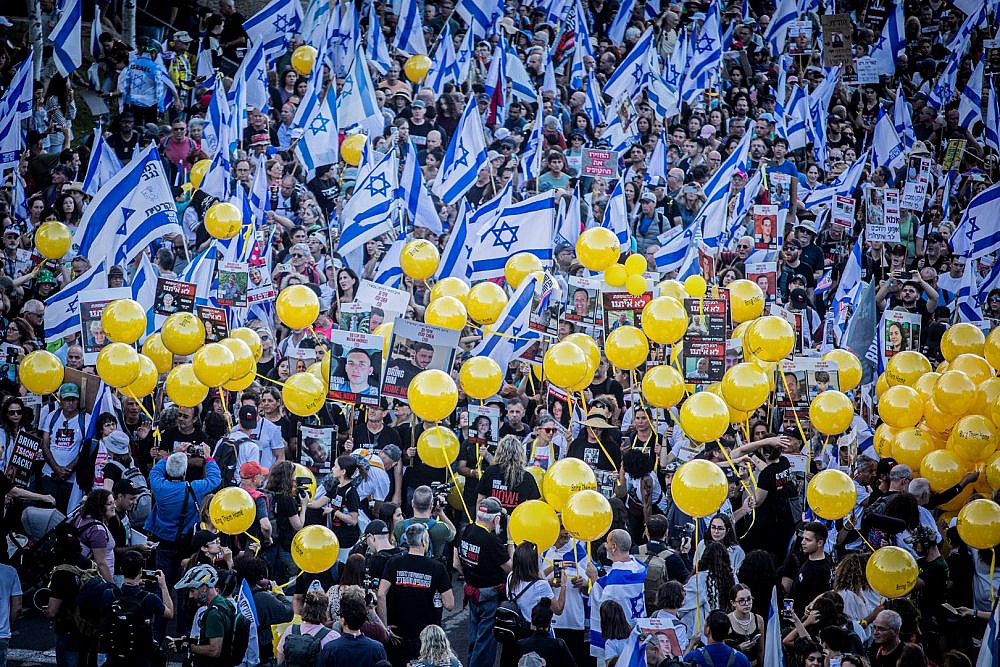 תערוכת צילום למען השבת החטופים | צילום: אייל ורשבסקי