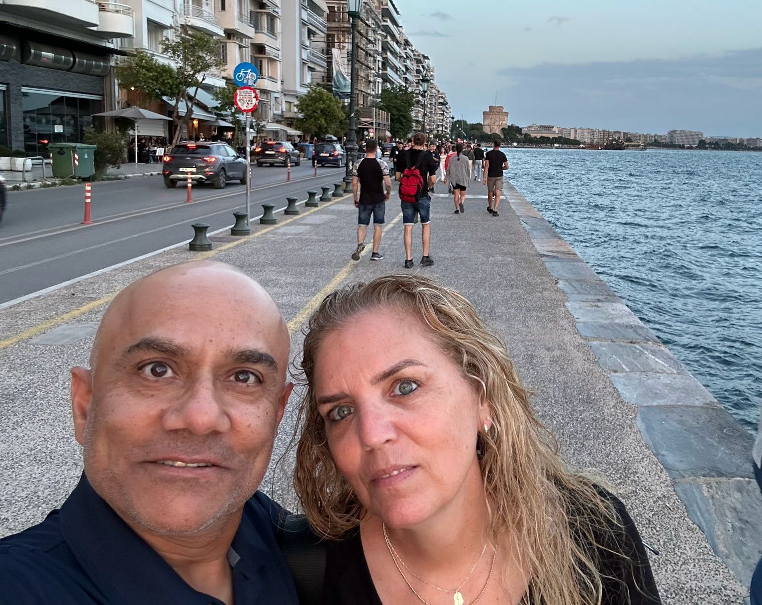 "בזכותם אנחנו כאן היום לספר את הסיפור שלנו". איילת שחורי ובן זוגה איתן שהצילו את שכניהם | צילום: באדיבות המצולמים