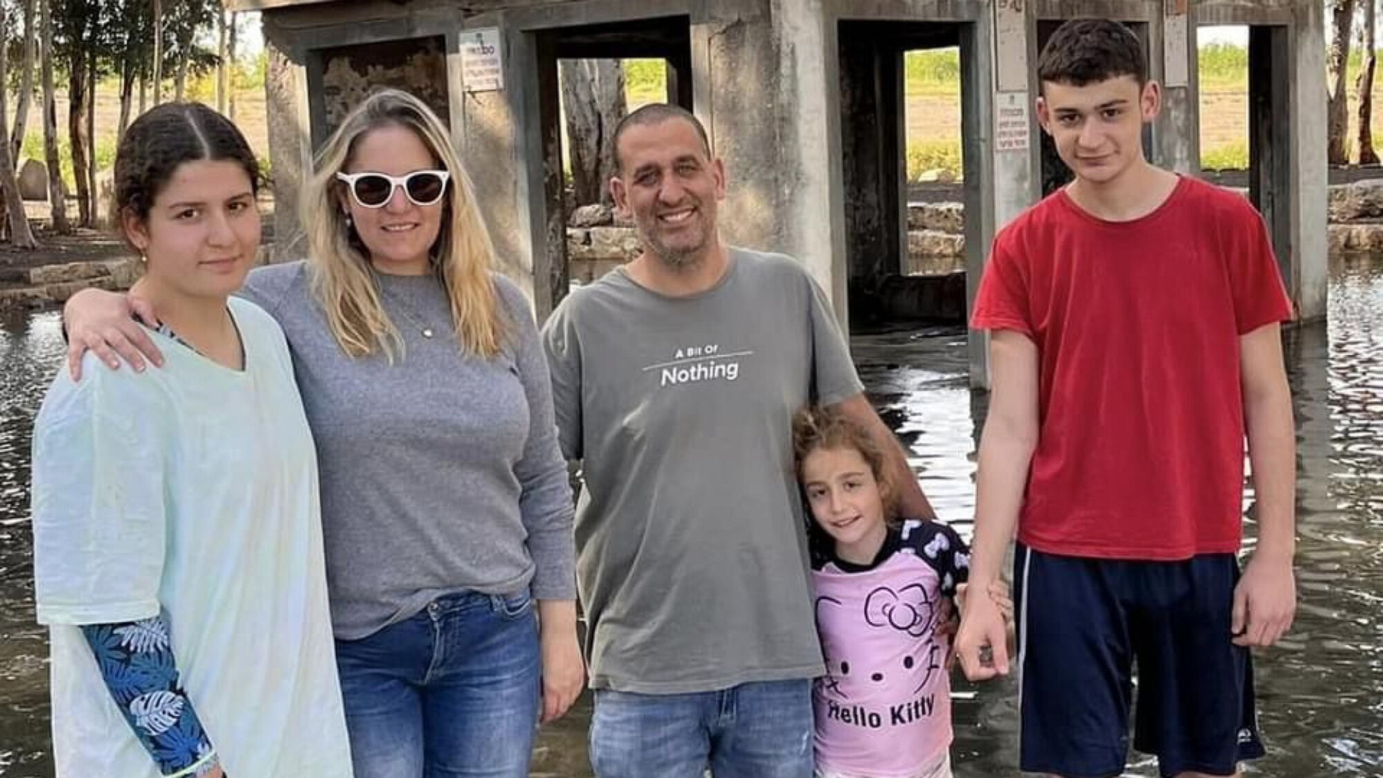 מלאכים בשמי בארי. משפחת גד-מסיקה ניצלה הודות לשכניהם | צילום: מתוך האלבום המשפחתי מלאכים בשמי בארי. משפחת גד-מסיקה ניצלה הודות לשכניהם | צילום: מתוך האלבום המשפחתי