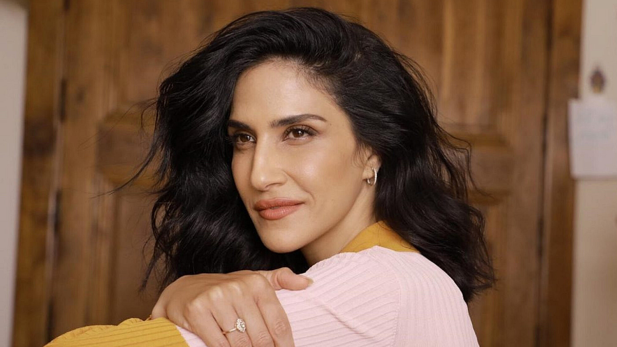 "אהבה זה כואב, והחיים זה לא אינסטגרם". מגי אזרזר לגרנייה | צילום: טל עבודי "אהבה זה כואב, והחיים זה לא אינסטגרם". מגי אזרזר לגרנייה | צילום: טל עבודי