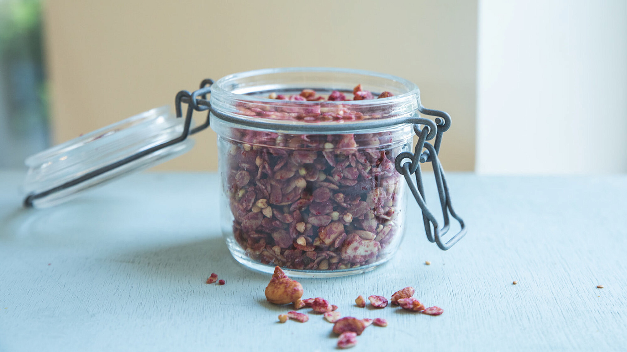 גרנולה ורודה של רינת צדוק | צילום: שני בריל, סטיילינג: דרור גולן