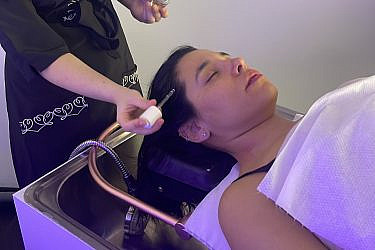 ניקוי ראש שמזכך את הנפש. טיפול ספא ראש יפני במרכז האסתטיקה סיגלית רווה | צילום: יח"צ