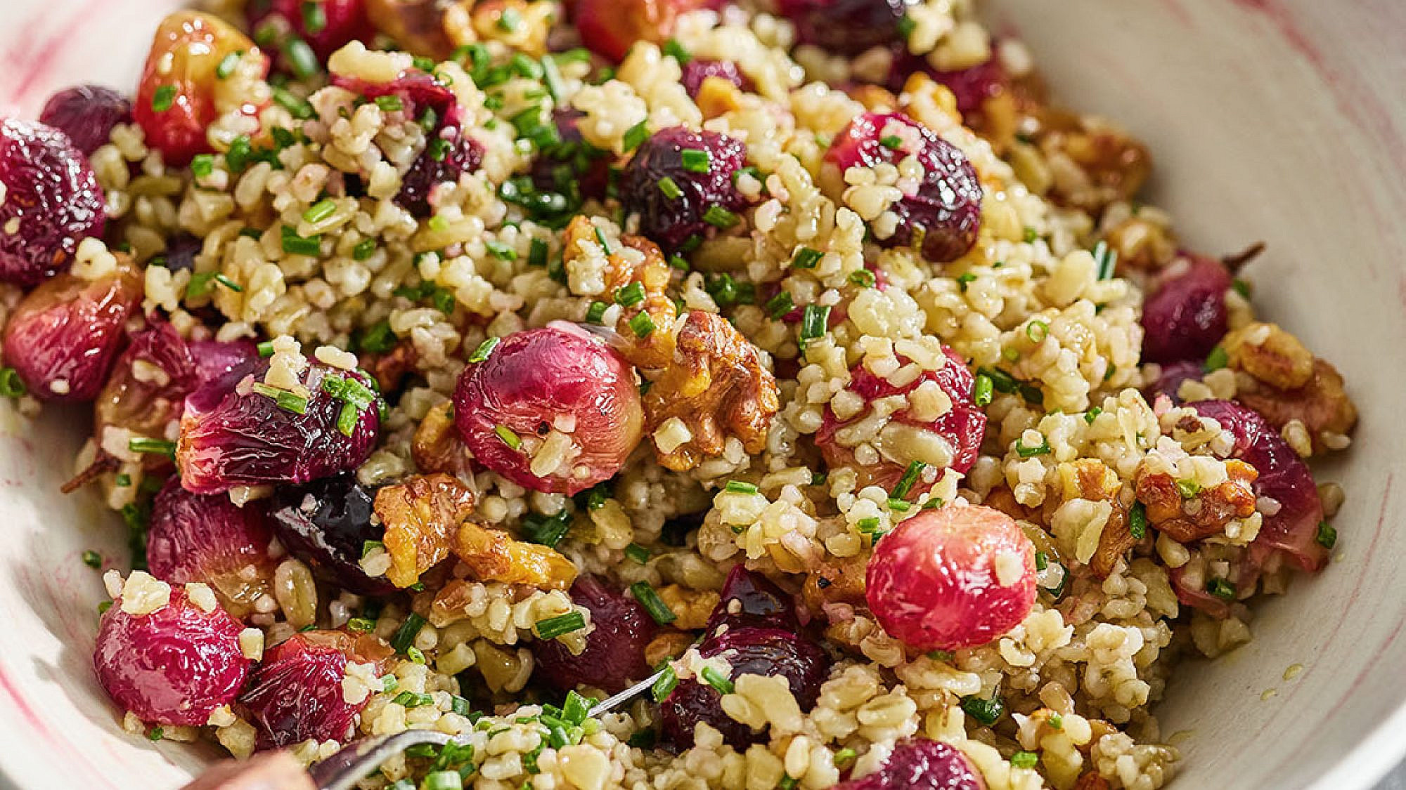 סלט פריקה וענבים צלויים של עדינה זוסמן | צילום: דן פרץ, סגנון: נורית קריב