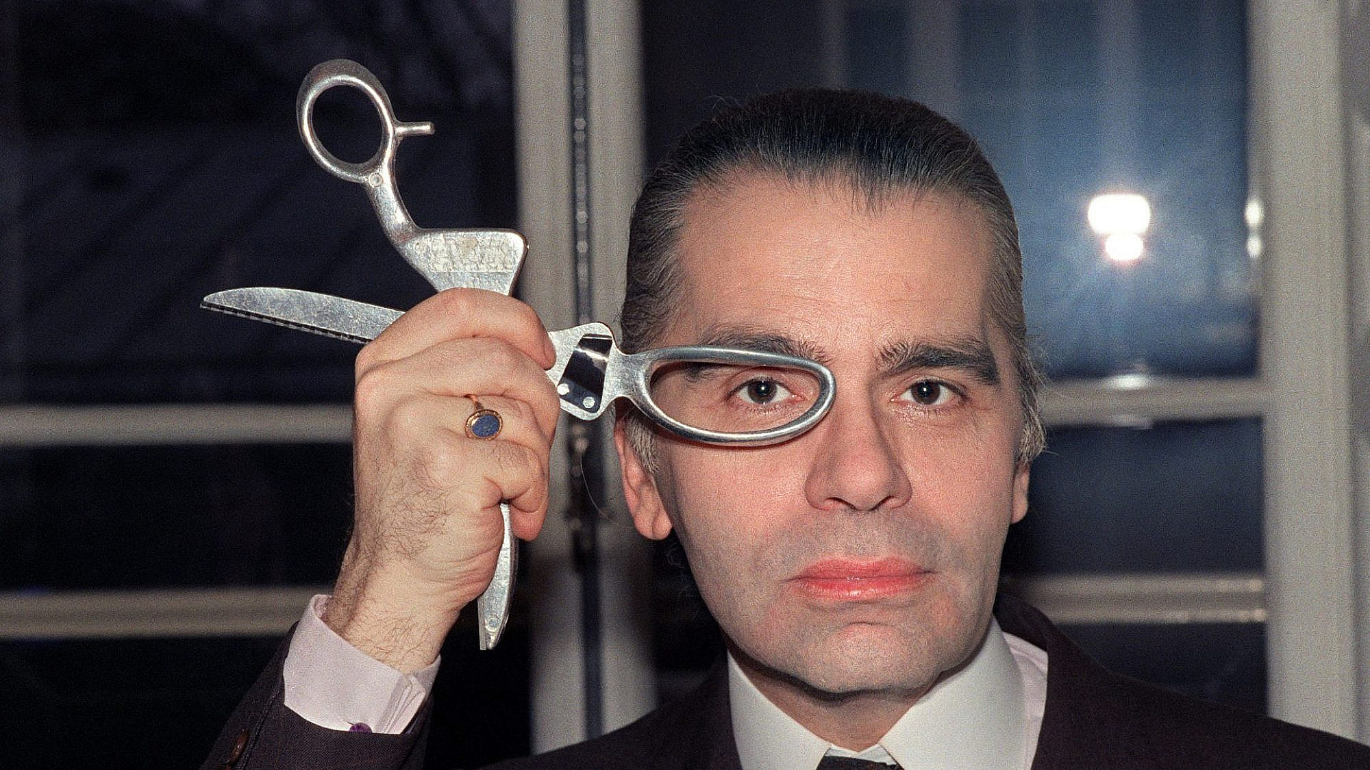 קרל לגרפלד בצעירותו | צילום:  PIERRE GUILLAUD/AFP via Getty Images