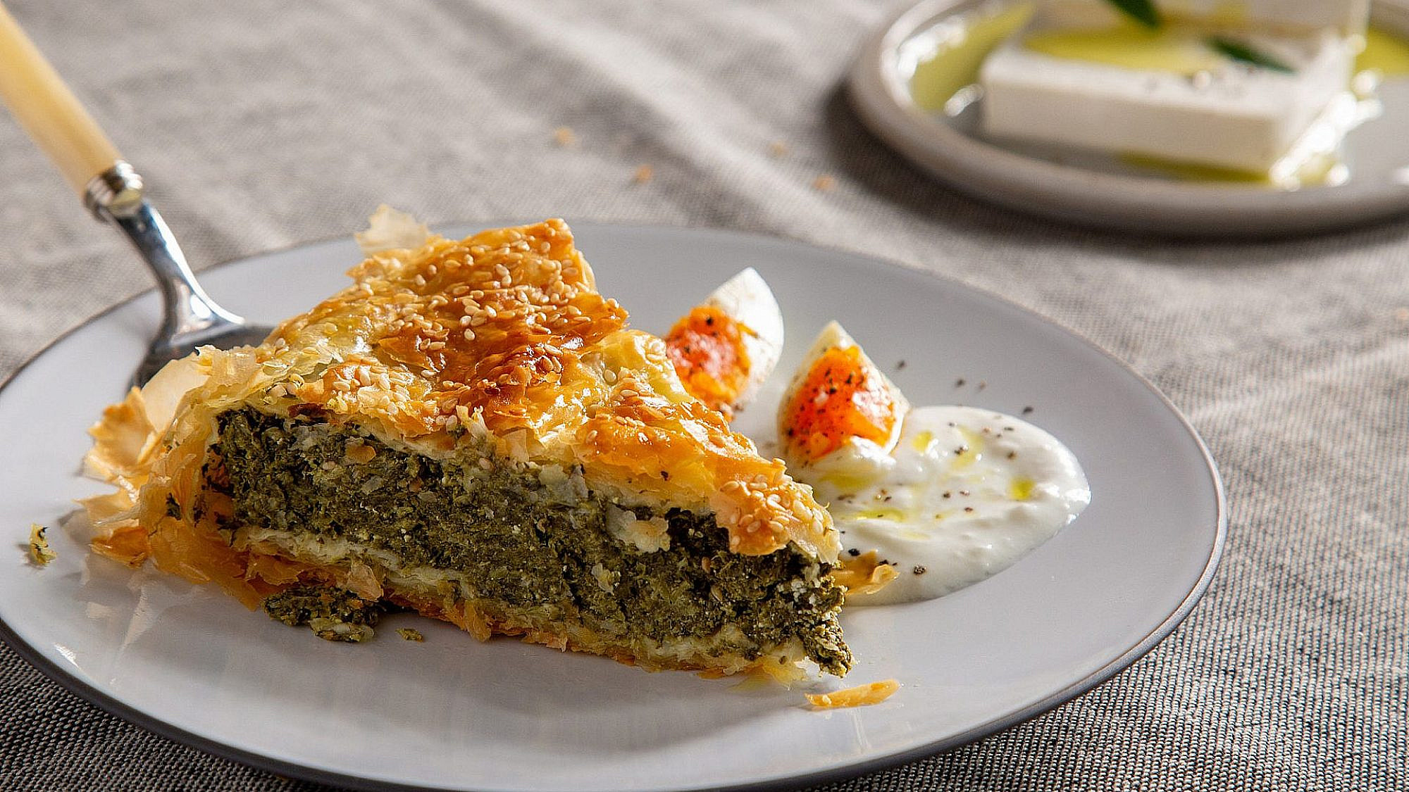 פסטייה תרד ופטה של הדליקטסן | צילום: עידית בן עוליאל