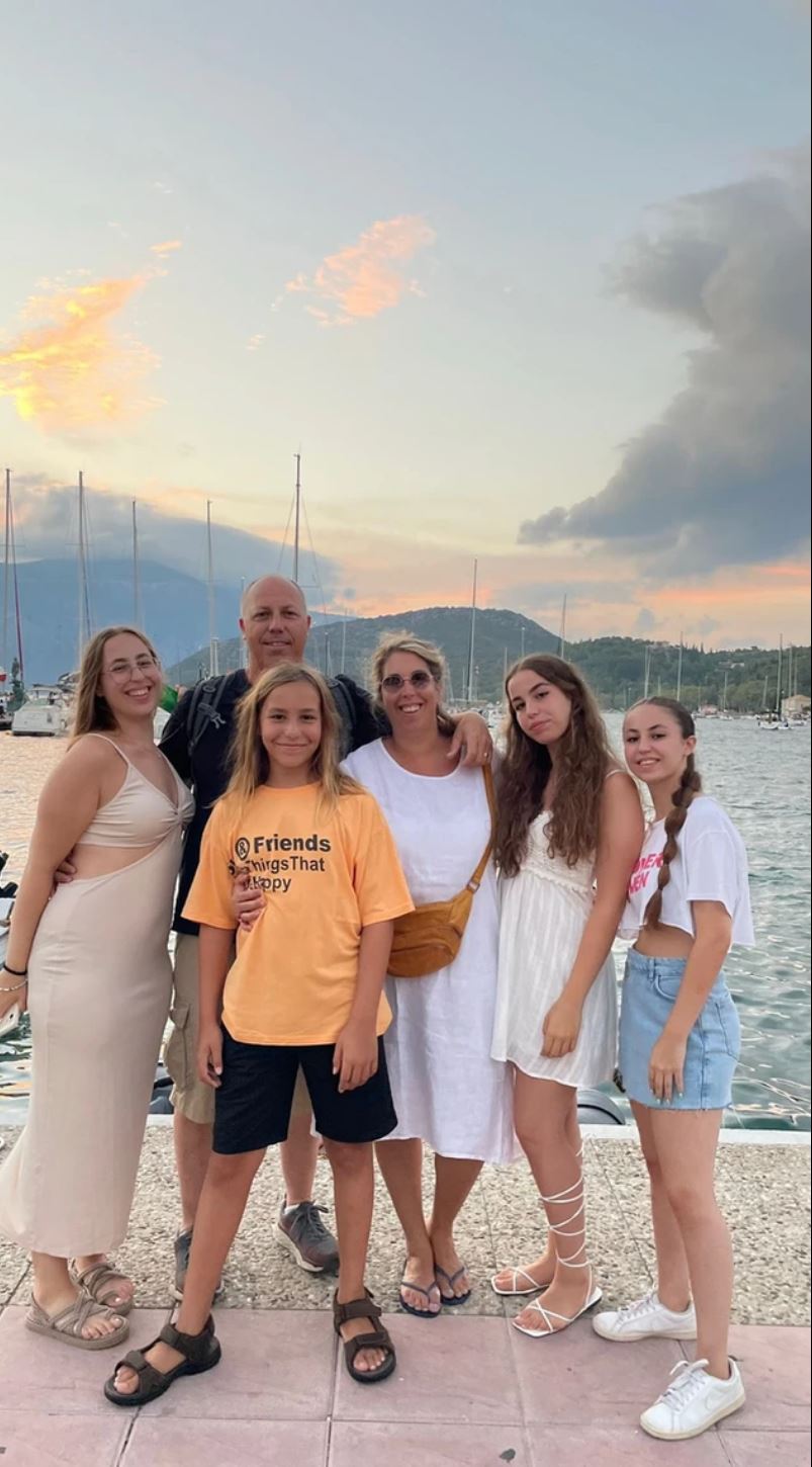 אגם ברגר ומשפחתה | צילום: באדיבות המשפחה