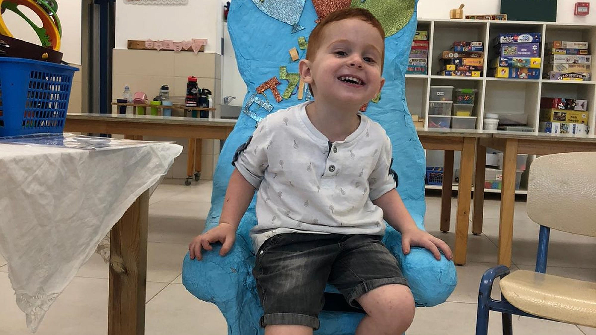 שתזכה לשנה הבאה, אמן. אריאל ביבס ביום הולדתו הרביעי, חודשיים לפני שנחטף | צילום: באדיבות המשפחה