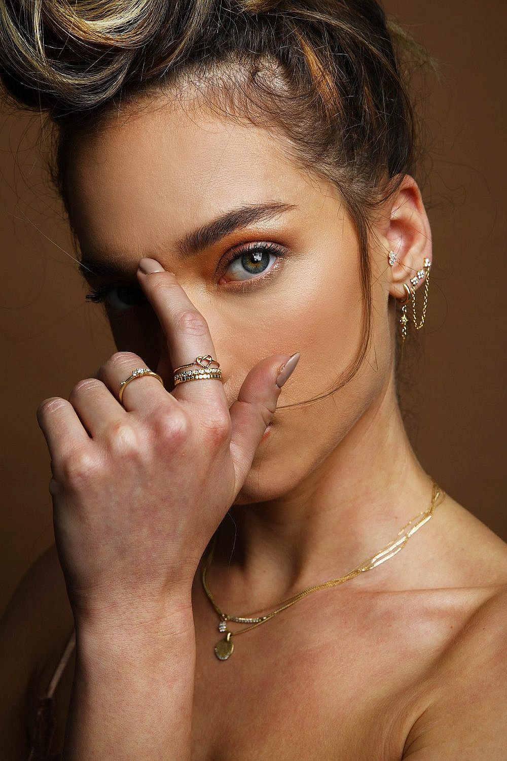 קישוטי אוזניים של מרב לב רן, ניתן להשיג ביריד ABOUT US | צילום: לסלי בן ארי