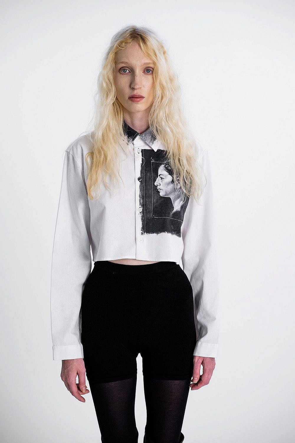 אמנות על חולצה של OUTR'E, ניתן להשיג ביריד ABOUT US | צילום: קאמל קופטר