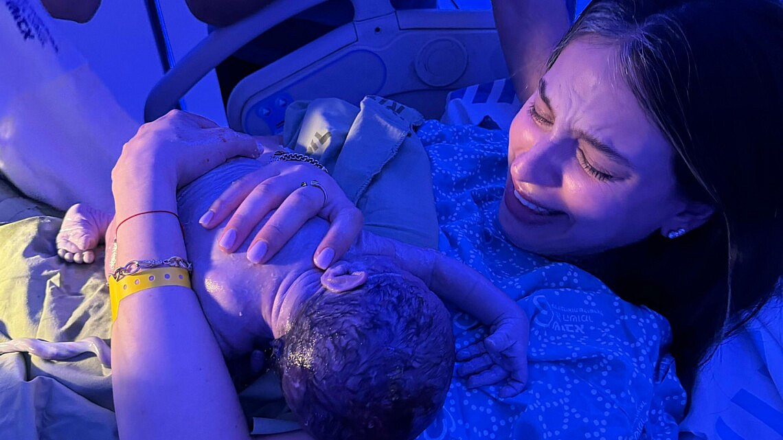 קורין גדעון ובן זוגה חילי סורוצקין בלידת בנם השלישי | צילום: יח"צ