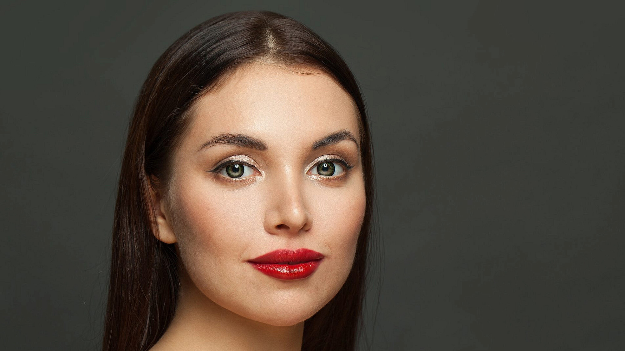 ישר לתיק איפור. טינט שווה לשפתיים ועוד ממתקי טיפוח | צילום: GettyImages