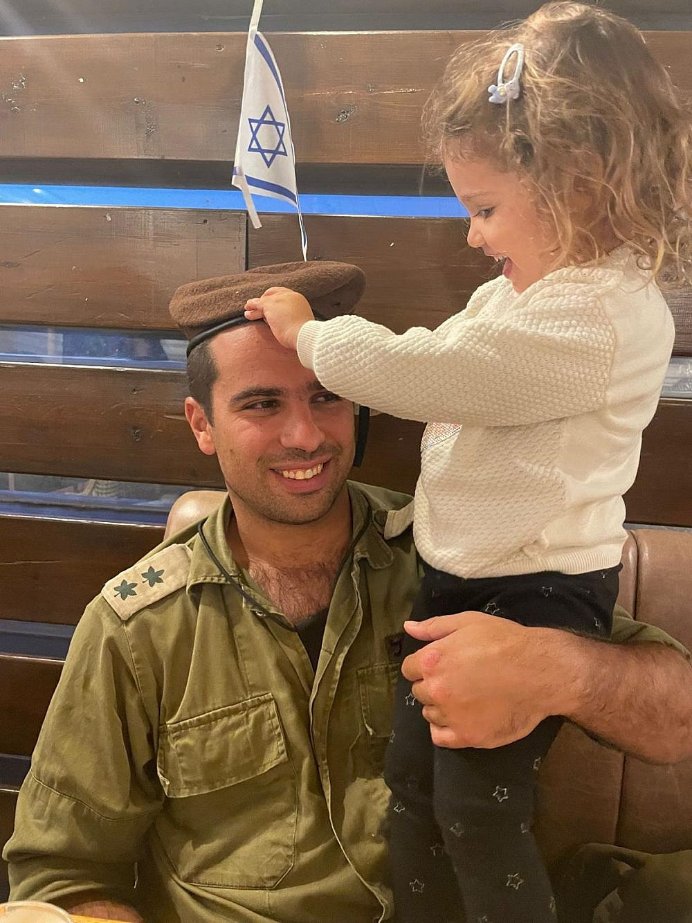 תומר גרינברג ז&quot;ל ובתו | צילום: באדיבות המשפחה