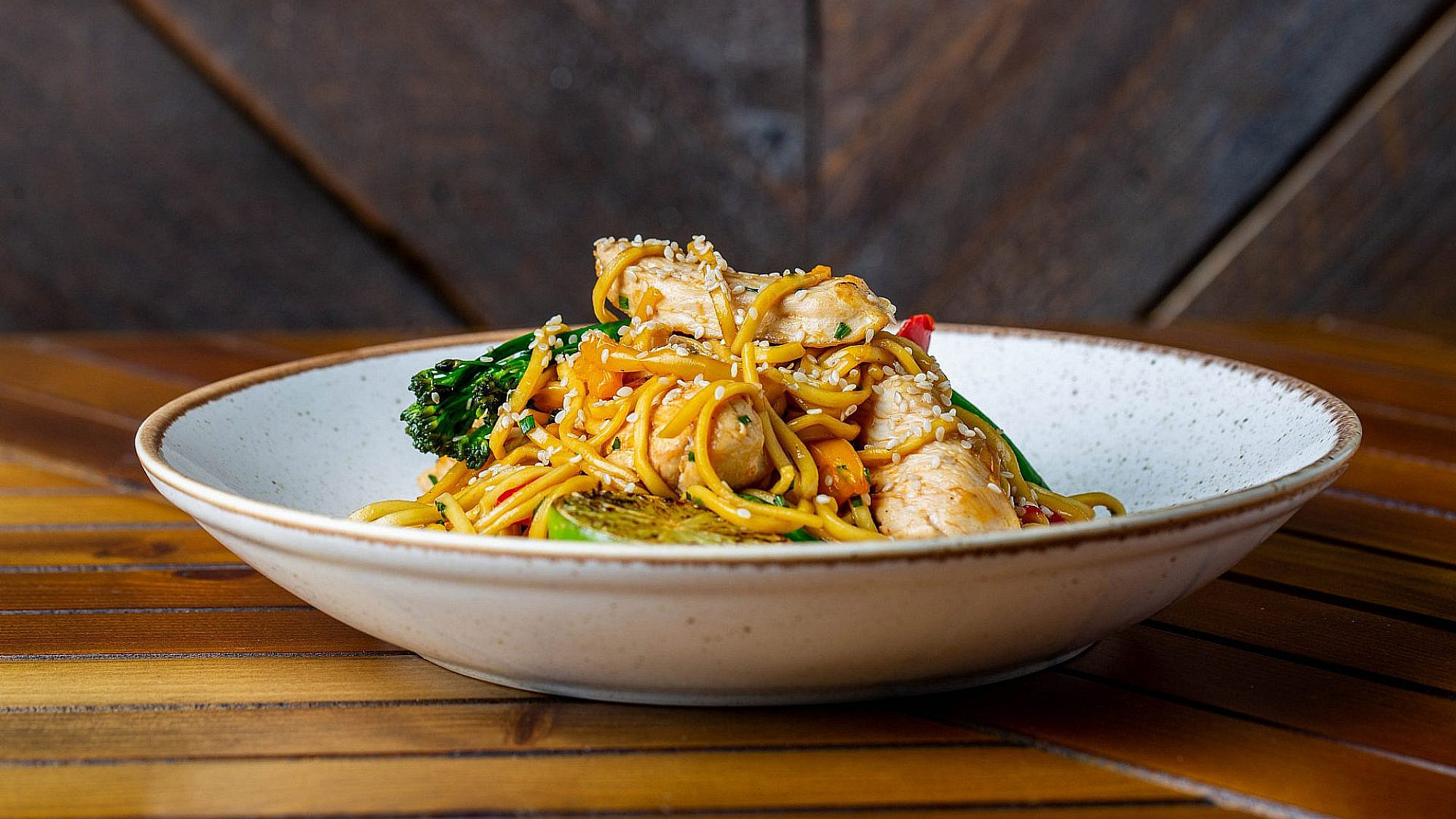 נודלס עם סלמון | צילום: shutterstock