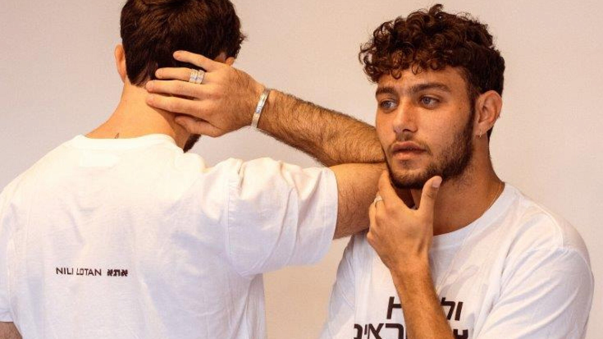 חיילי צוות רמון בשיתוף פעולה עם מעצבת התכשיטים נטע אוסישקין למותג DOUBLETIZ | צילום: מאי אלמוג חיילי צוות רמון בשיתוף פעולה עם מעצבת התכשיטים נטע אוסישקין למותג DOUBLETIZ | צילום: מאי אלמוג