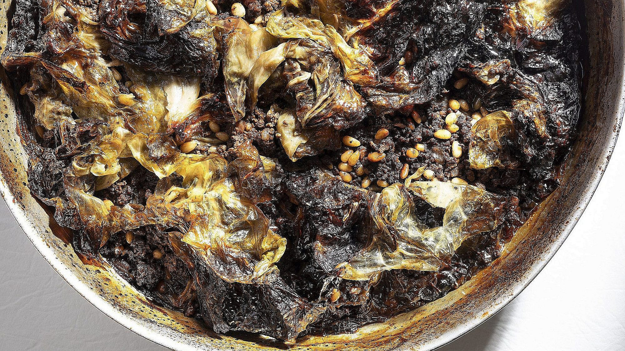 לזניה כרוב ובשר של יוסי שטרית | צילום: דניאל לילה; סטיילינג: גיא כהן