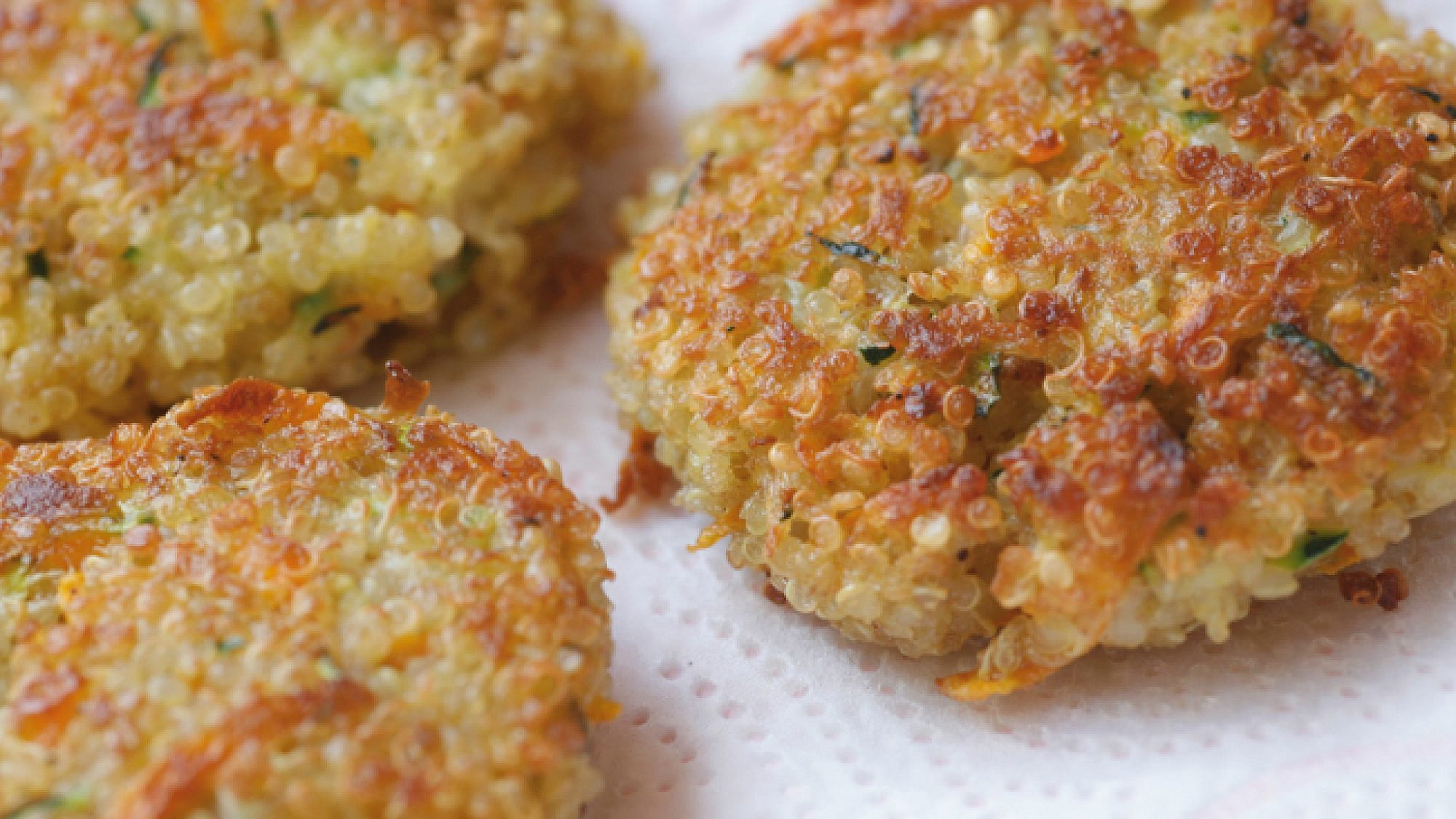 קציצות קינואה וירקות | צילום: דניה ויינר, סגנון: דלית רוסו