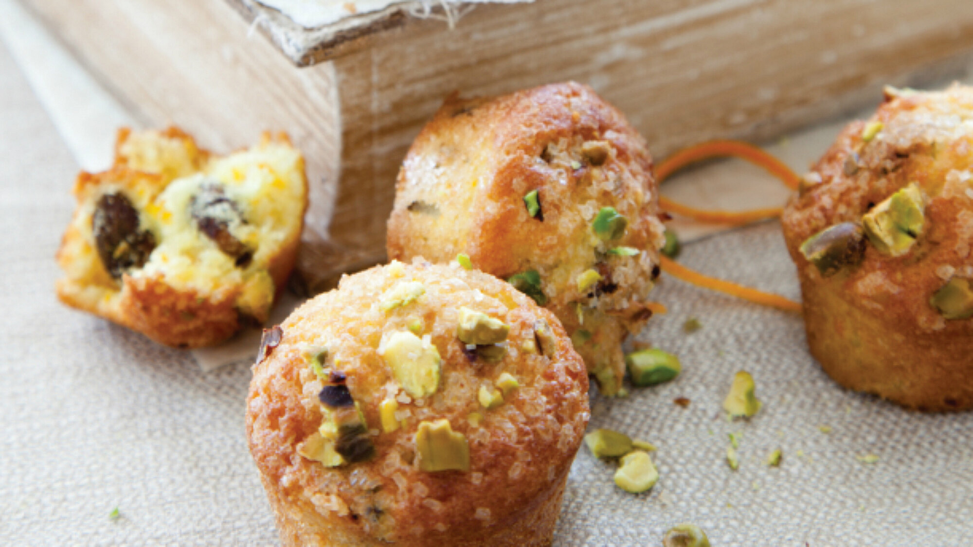 מאפינס תפוזים ופיסטוק ללא סוכר | צילום: דן לב, סגנון: דלית רוסו