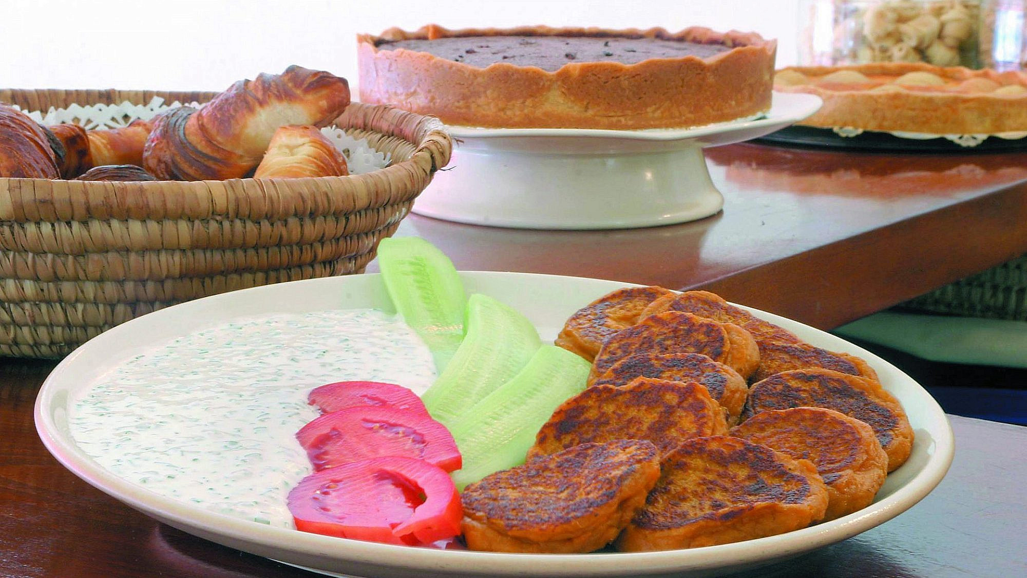 לביבות בטטה של אורנה ואלה | צילום: אנטולי מיכאלו