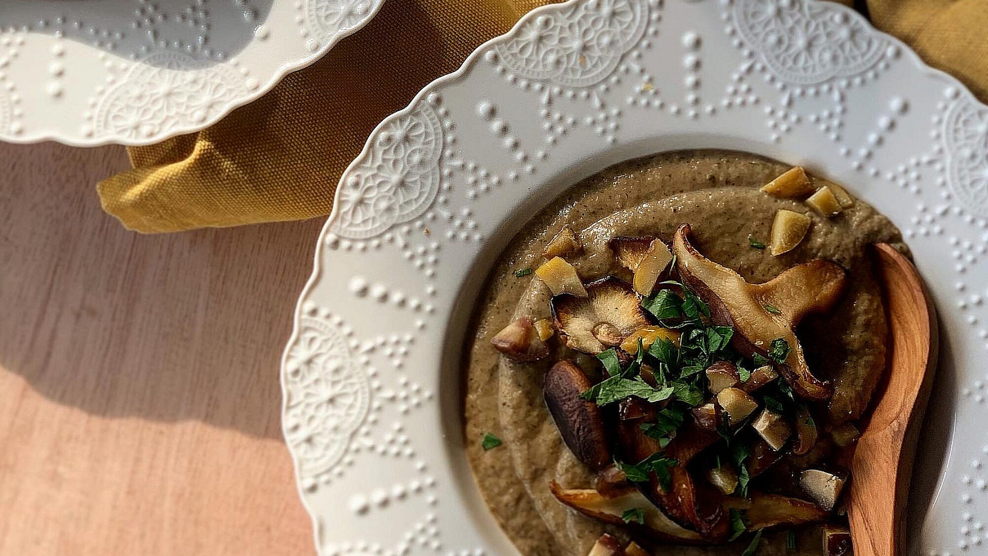 מרק פטריות וערמונים של ליאור משיח | צילום: ליאור משיח מרק פטריות וערמונים של ליאור משיח | צילום: ליאור משיח