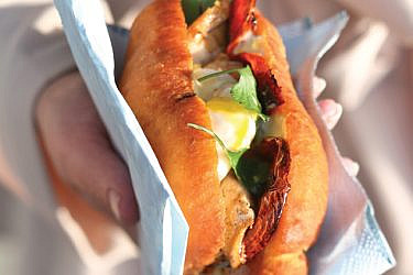 סנדוויץ' טוניסאי של נתי שפריר | צילום: יח"צ