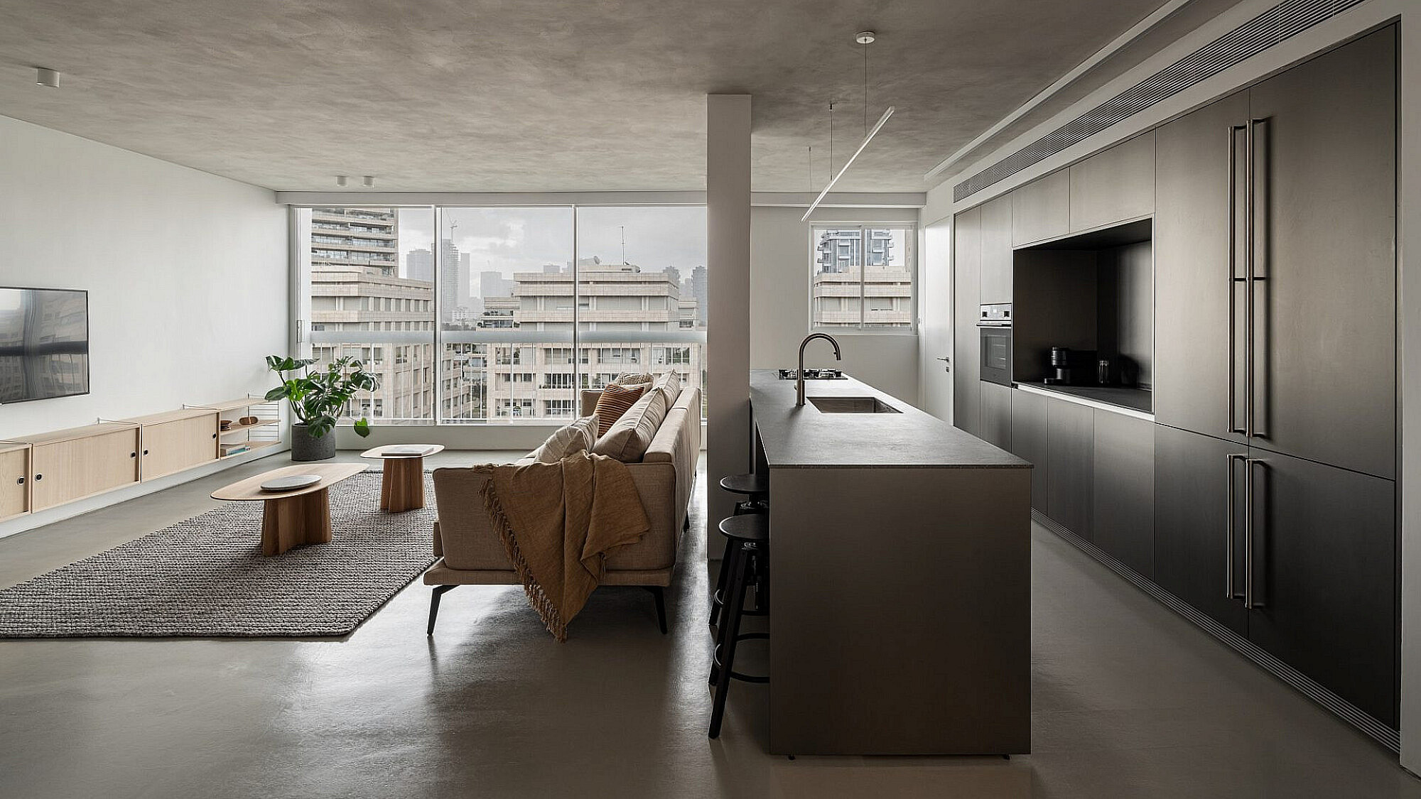 מערכת מינימל FINE קליל 7400 – דלתות הזזה בעיצוב מינימליסטי ונקי. צילום: יח"צ