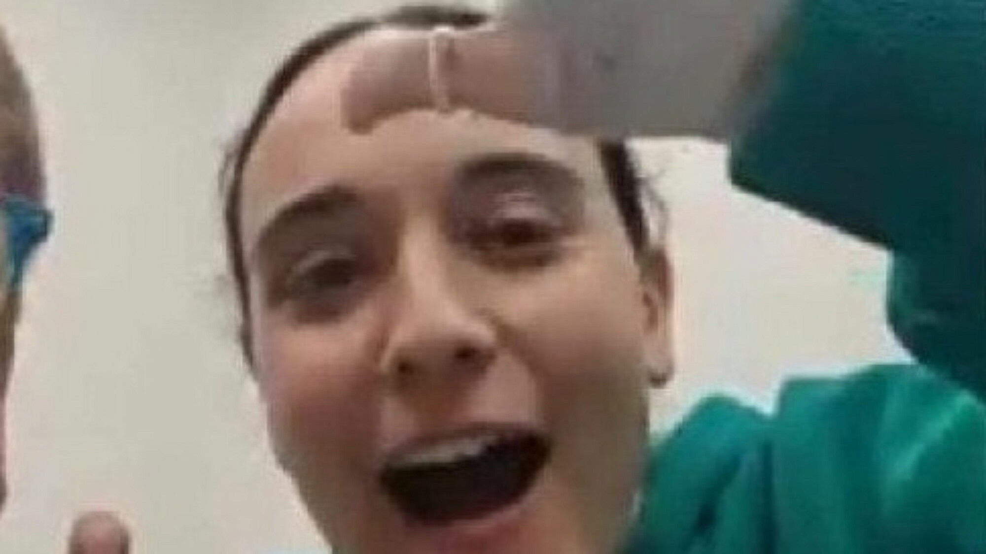 ניפצת לנו את הלב. אמילי דמארי | צילום: רשתות חברתיות לפי סעיף 27 א' ניפצת לנו את הלב. אמילי דמארי | צילום: רשתות חברתיות לפי סעיף 27 א'