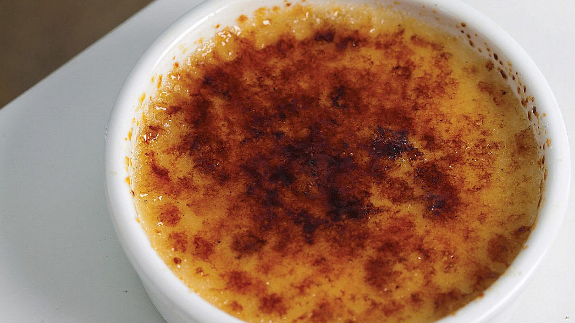 קרם ברולה של מיקי שמו | צילום: דניאל לילה, סטיילינג: טליה אסיף קרם ברולה של מיקי שמו | צילום: דניאל לילה, סטיילינג: טליה אסיף