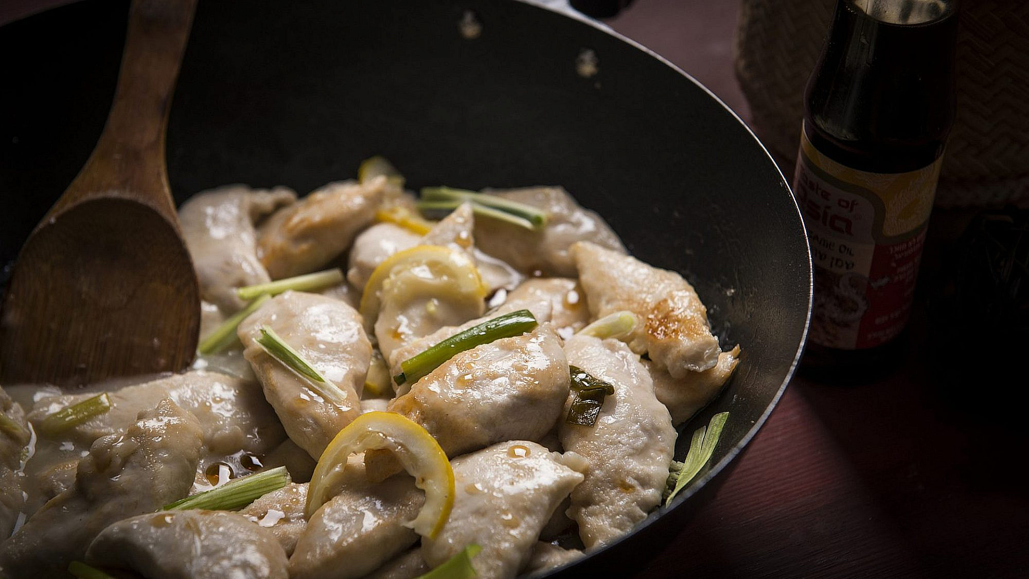 עוף בלימון של אורלי פלאי-ברונשטיין | צילום: בן יוסטר, סגנון: דלית רוסו