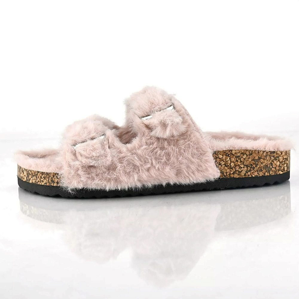 הלב הכחול. כפכפי טמפה 50 ש&quot;ח (במקום 150 ש&quot;ח) | צילום: יח&quot;צ