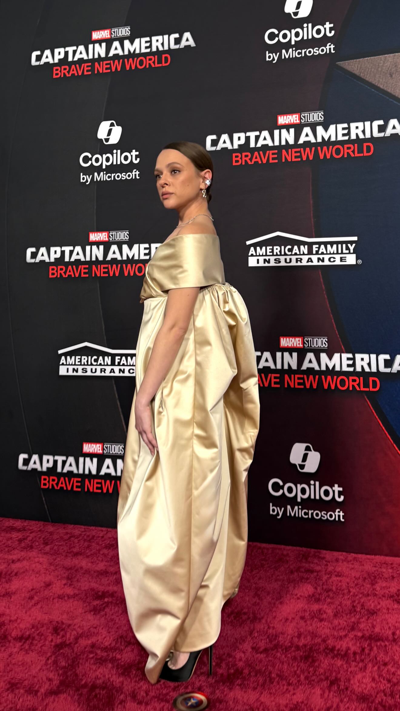 אימאלה, איזו שמלה. שירה האס בפרימיירה של &quot;קפטן אמריקה: עולם חדש מופלא&quot; | צילום: אינסטגרם shirahaas@