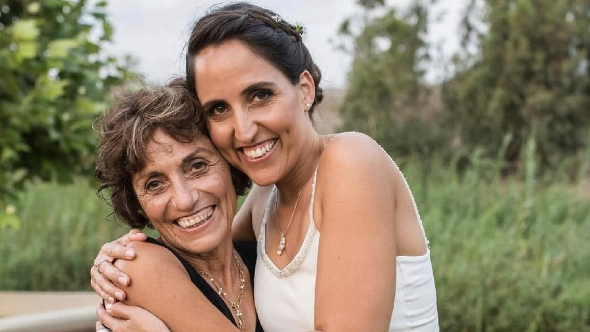 "אולי הצדק נקבר תחת הריסות הבית של אימא שלי, אבל אני רוצה להאמין שלא". נעם בן עמי רווח ואימה חוה ז"ל | צילום: פייסבוק, Noam Ben Ami Revach