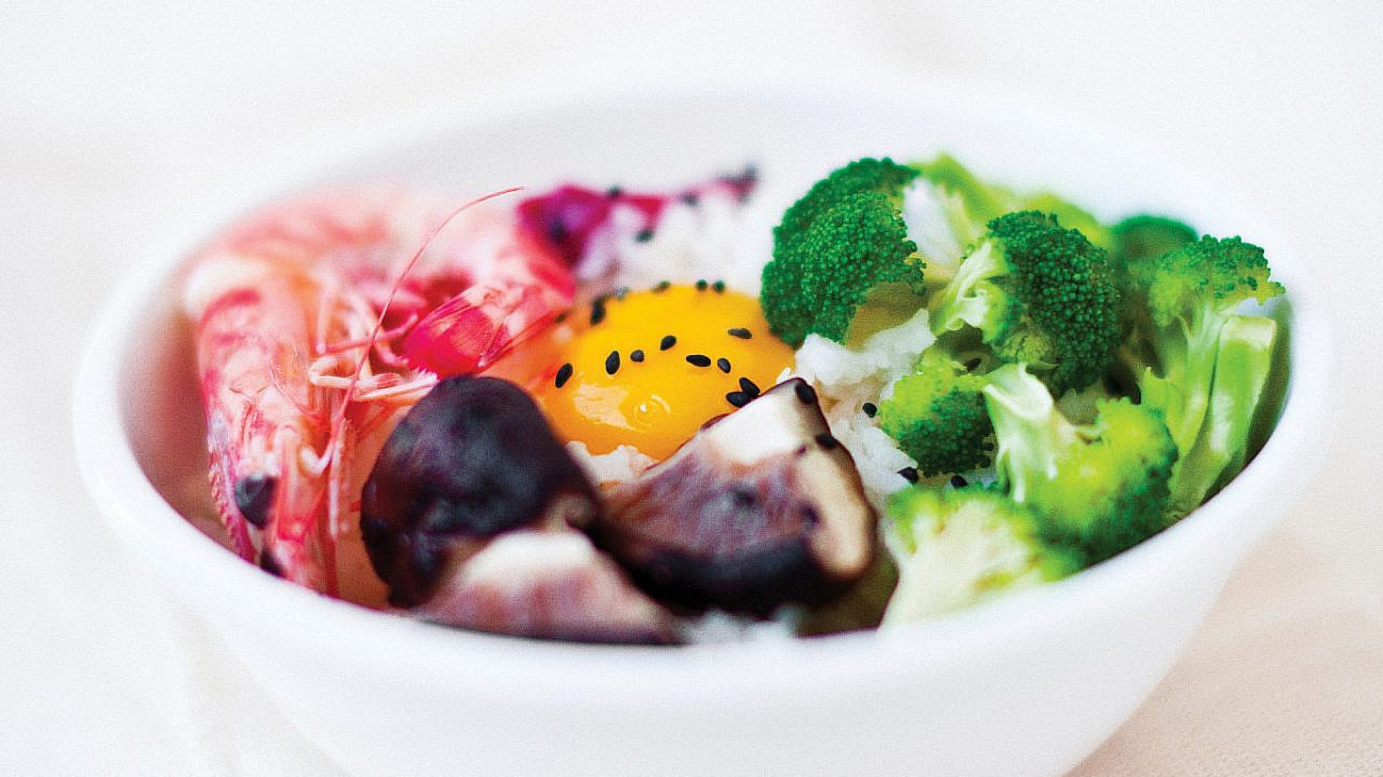 ארוחת אורז בקערה של אוריה גבע | צילום: אילון פז