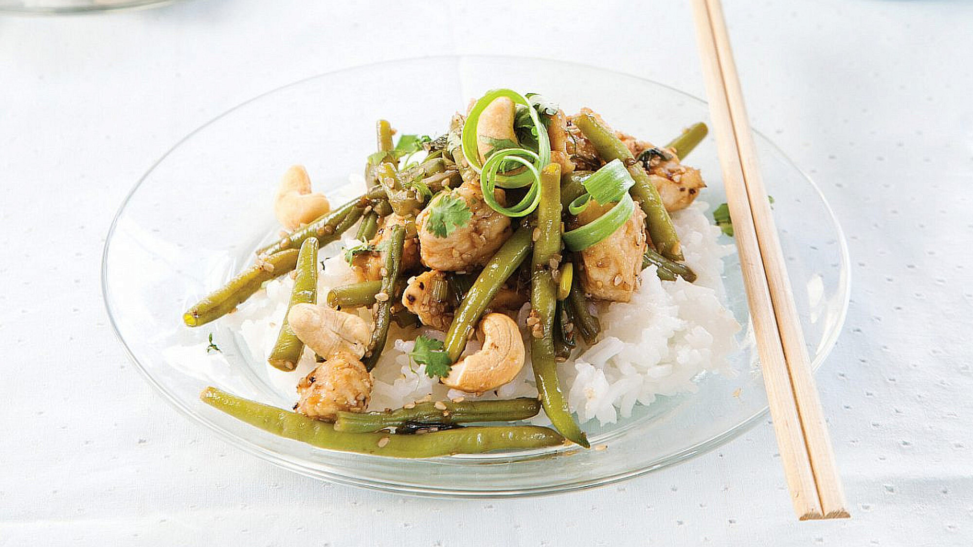 עוף מוקפץ עם שעועית ירוקה | צילום: דניאל לילה,  סגנון: אוריה גבע