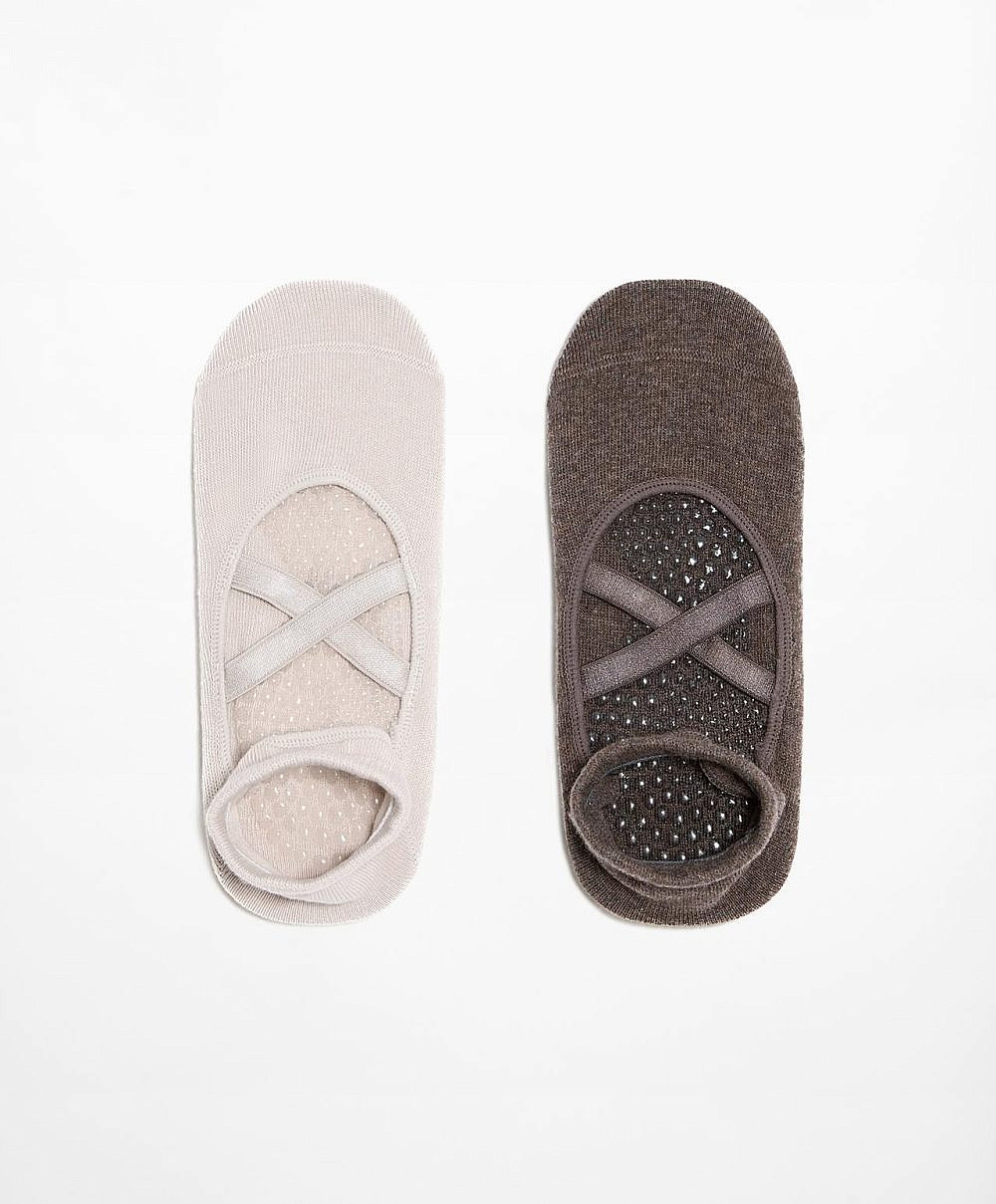 OYSHO. גרבי יוגה, 69.90 ש&quot;ח | צילום: יח&quot;צ