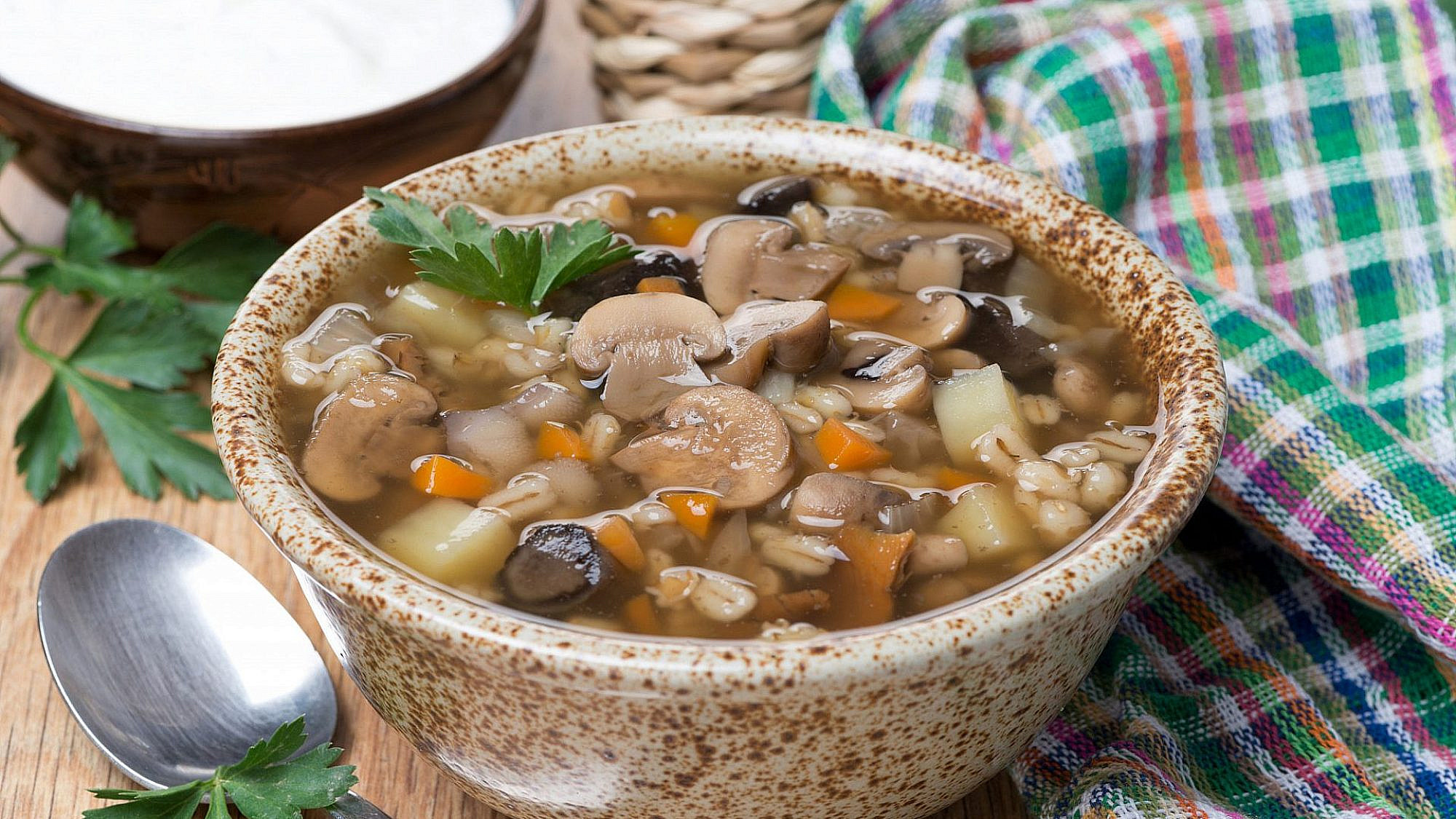 מרק גריסים ופטריות | צילום: shutterstock