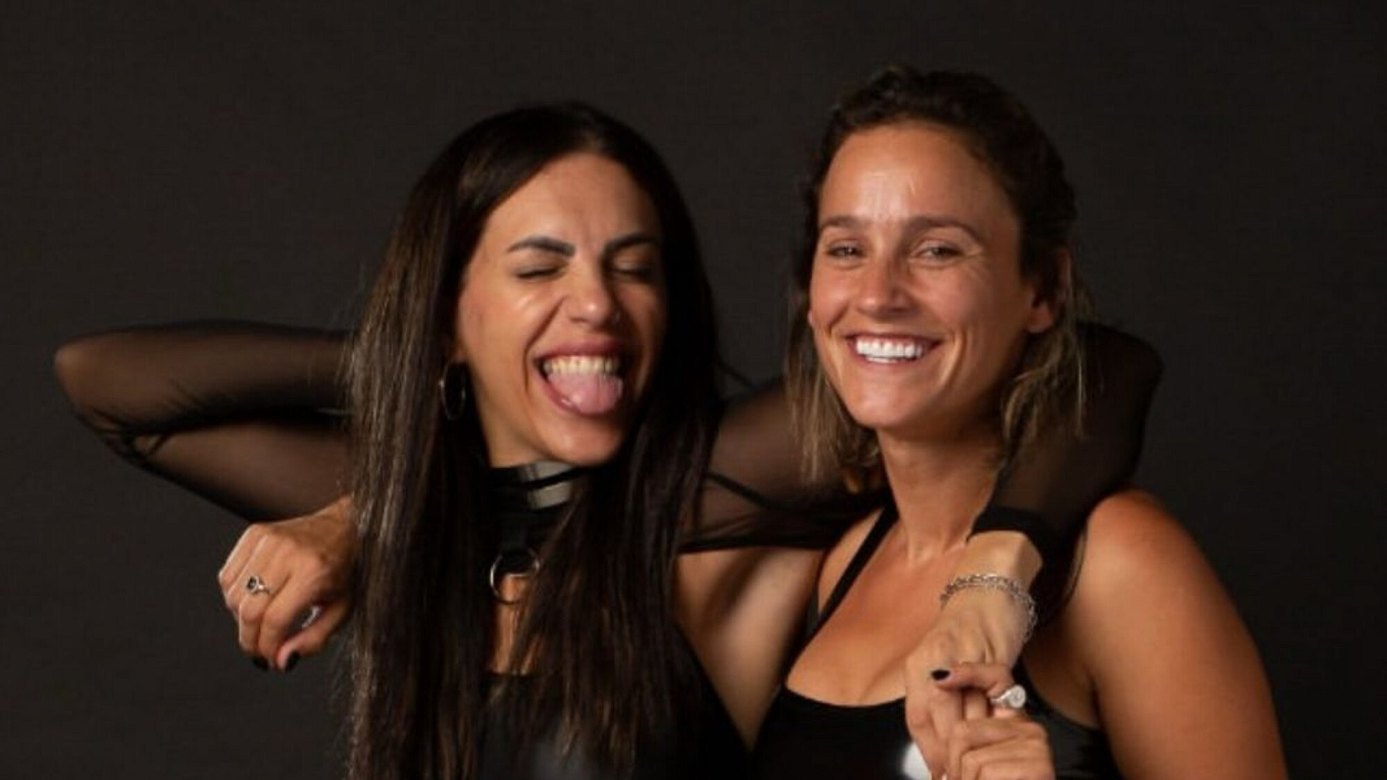 רומי אליהו ברנט ז"ל (משמאל) וגילי יסקוביץ' בימים יפים. פופ-אפ לזכרה של רומי אליהו ברנט ז"ל | צילום: תומר סיגמה