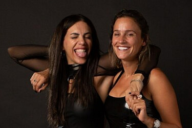 רומי אליהו ברנט ז"ל (משמאל) וגילי יסקוביץ' בימים יפים. פופ-אפ לזכרה של רומי אליהו ברנט ז"ל | צילום: תומר סיגמה