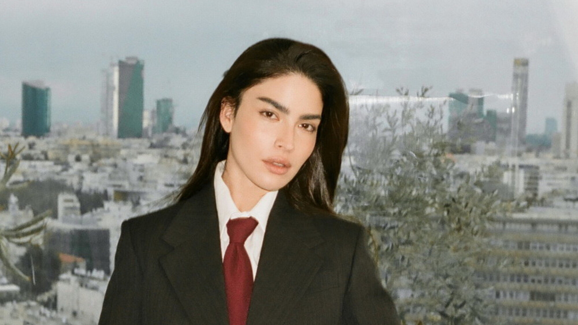 ספיר אביסרור בהפקת אופנה של פקטורי 54 לקולקצית אביב קיץ 2025 | צילום: סיימון אלמלם ספיר אביסרור בהפקת אופנה של פקטורי 54 לקולקצית אביב קיץ 2025 | צילום: סיימון אלמלם