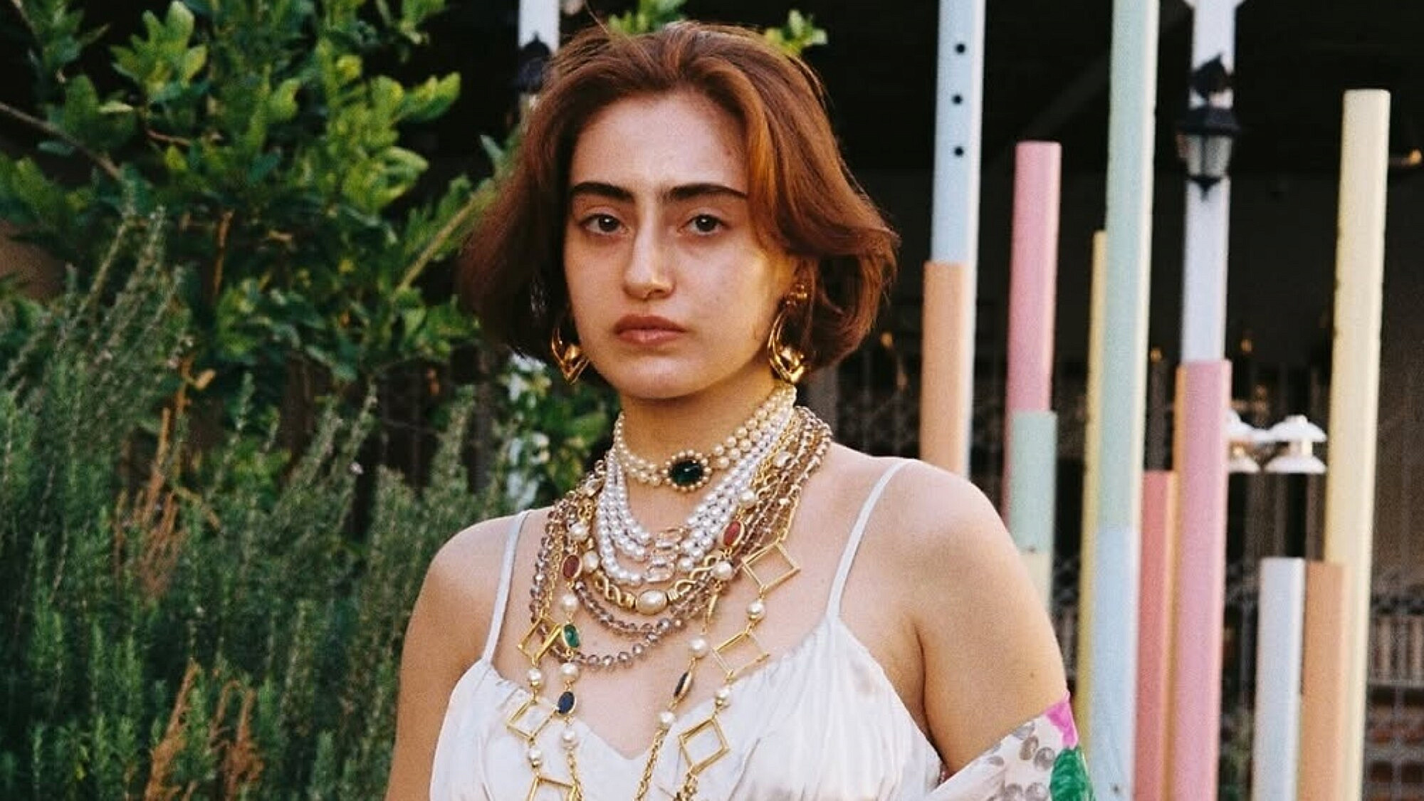 . יריד Vintage Me Up בתל אביב. תכשיטים: timeless pieces, שמלה: Little different | צילום: טליה אטיאס . יריד Vintage Me Up בתל אביב. תכשיטים: timeless pieces, שמלה: Little different | צילום: טליה אטיאס