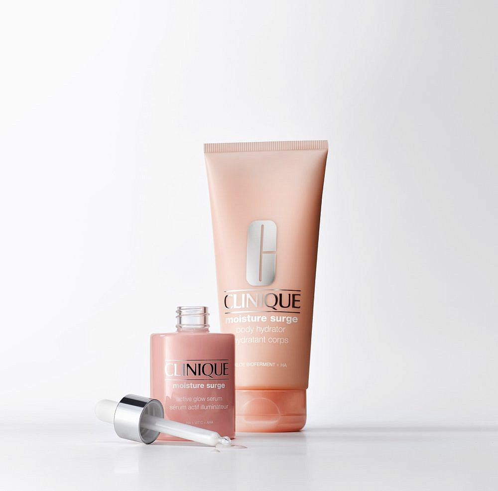 סרום לחות עוצמתי ACTIV GLOW מסדרת MOISTURE SURGE של קליניק. 290 ש&quot;ח ל-50 מ&quot;ל | צילום: יח&quot;צ