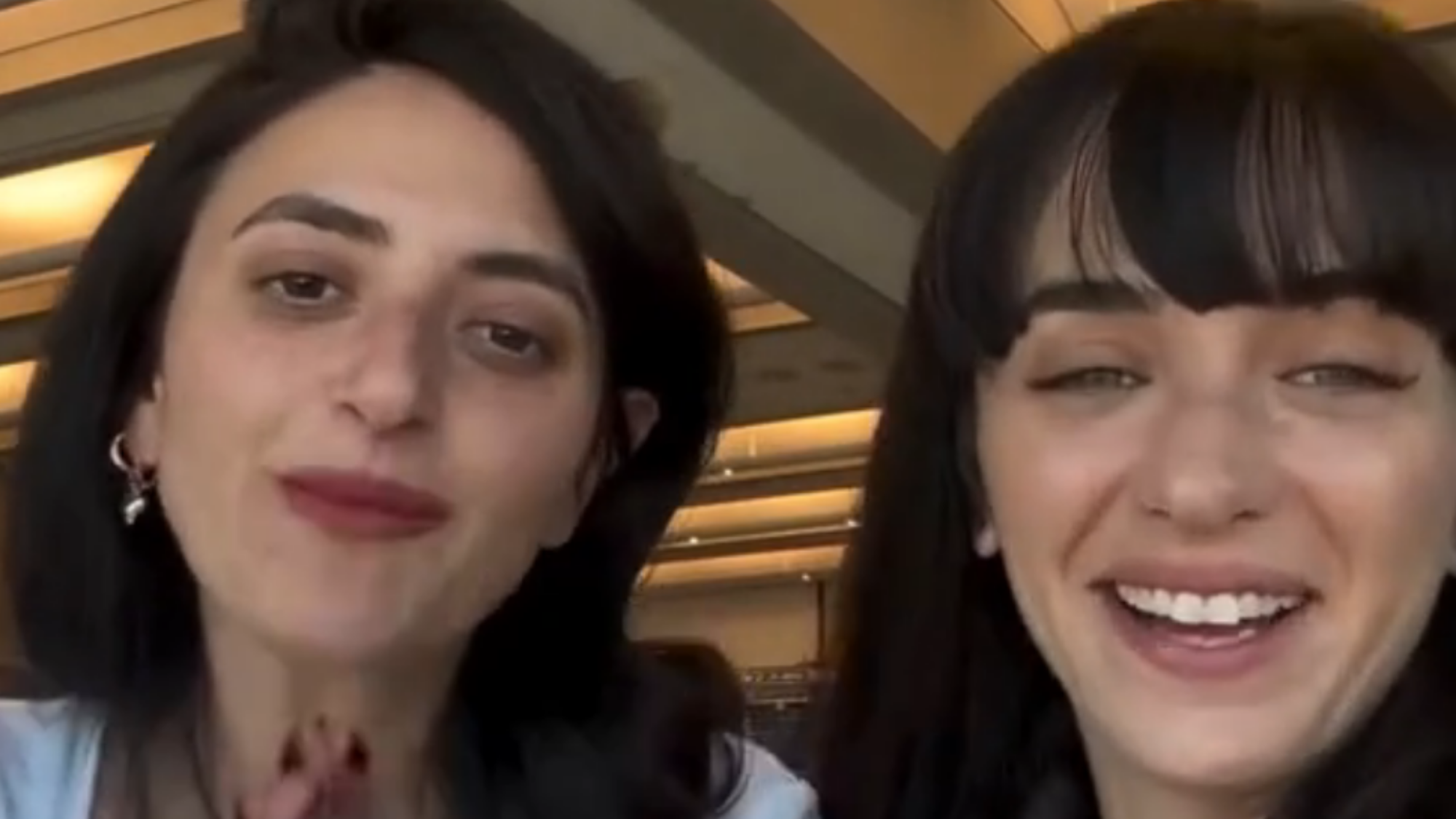 קיבלו מאפרה לראס. אלי סטין ועינת הולנד | צילום: tiktok.com/@gilmishali7