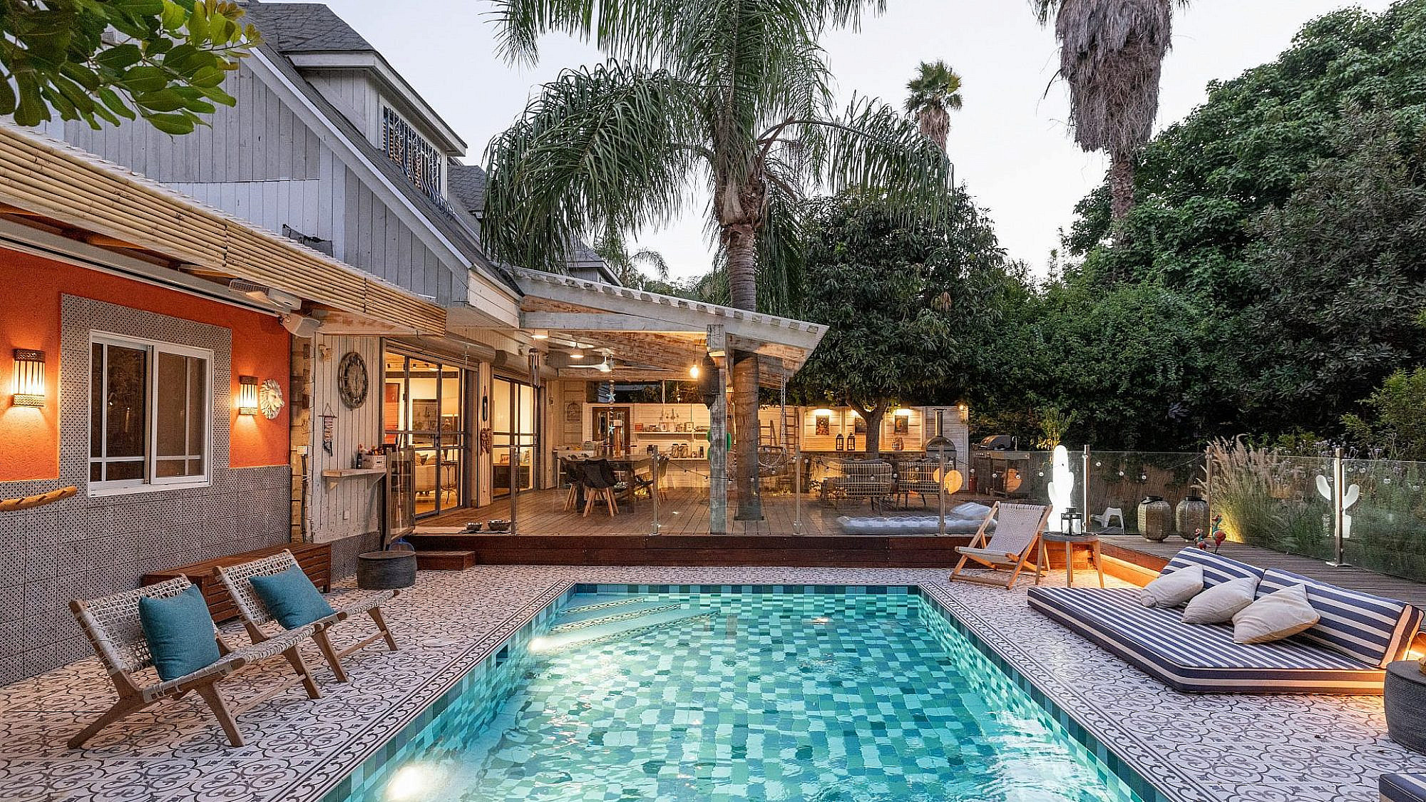 שפה עיצובית שלמה שמעבירה תחושת חופש, נופש ואיכות חיים. אדריכלות ותכנון: בועז שניר | צילום: ולרי זיוז שפה עיצובית שלמה שמעבירה תחושת חופש, נופש ואיכות חיים. אדריכלות ותכנון: בועז שניר | צילום: ולרי זיוז