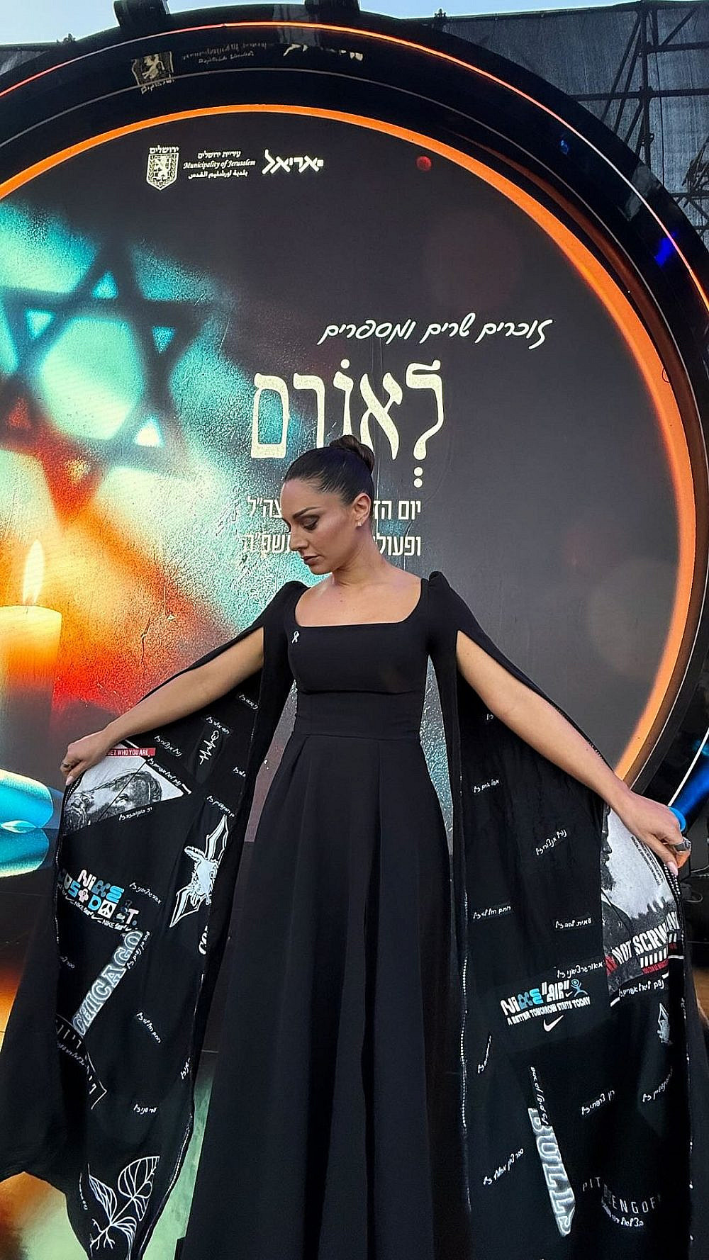 כולל סיכת חטופים כסופה. מעיין אדם | צילום: אינסטגרם maayanadam@