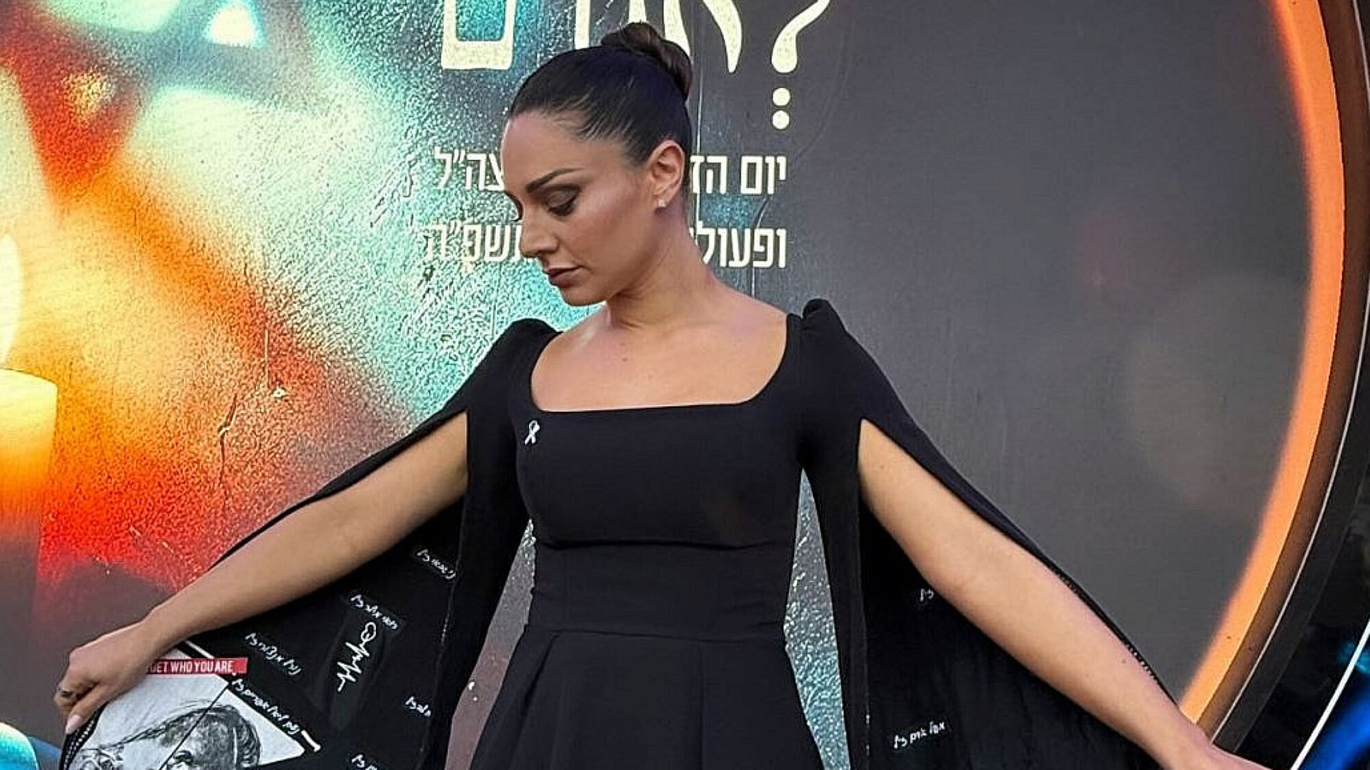 עוטפת את עצמה בקרעי זיכרון - ונותנת להם לעוף על כנפי השכינה. מעיין אדם | צילום: אינסטגרם maayanadam@