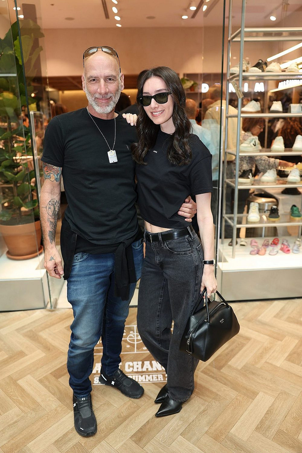 זיו קורן ובתו שירה גוטמן בהשקת החנות החדשה של רשת סטורי | צילום: אור גפן