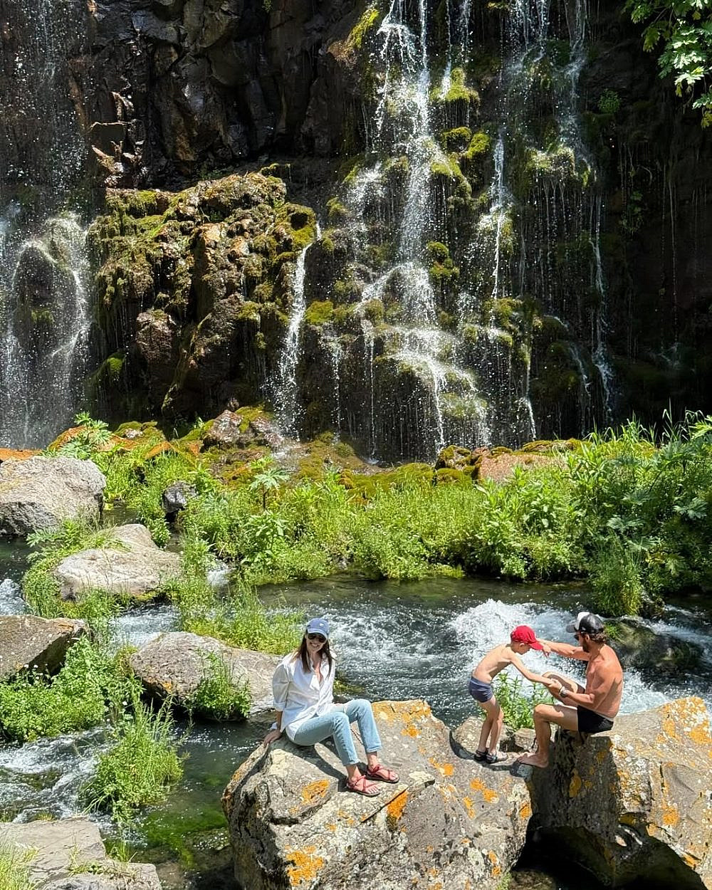 יעל גולדמן עם בן זוגה אורי פפר וילדיהם בגאורגיה | צילום: אינסטגרם yaelgoldmanpfeffer@